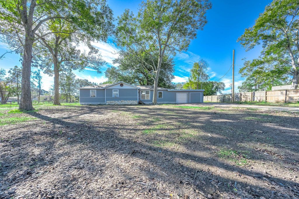 2227 County Road 737, Alvin, TX 77511