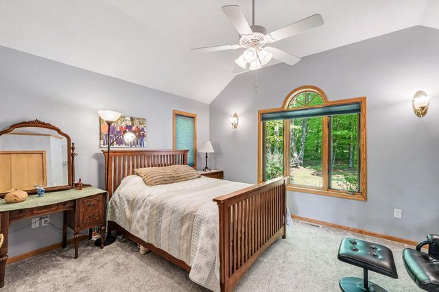 10835 Red Oak Ridge, Howard City, MI 49329