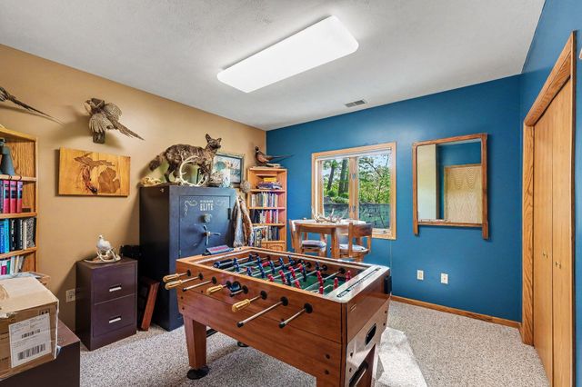 10835 Red Oak Ridge, Howard City, MI 49329