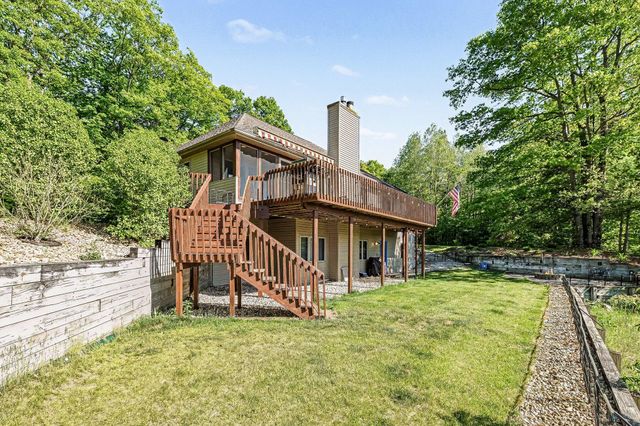 10835 Red Oak Ridge, Howard City, MI 49329