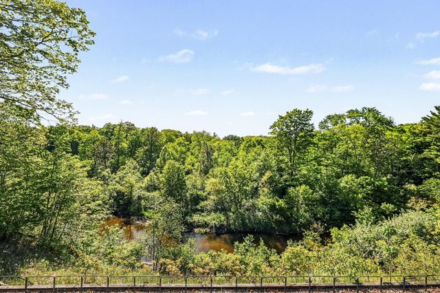 10835 Red Oak Ridge, Howard City, MI 49329
