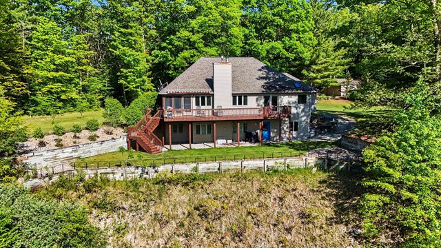 10835 Red Oak Ridge, Howard City, MI 49329