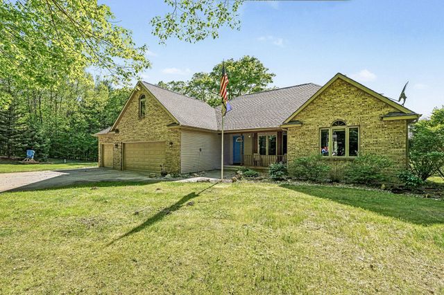 10835 Red Oak Ridge, Howard City, MI 49329