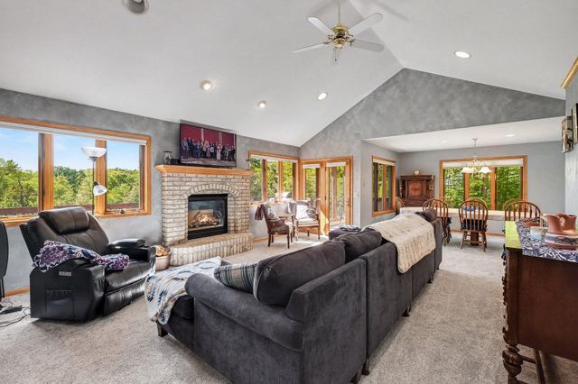 10835 Red Oak Ridge, Howard City, MI 49329