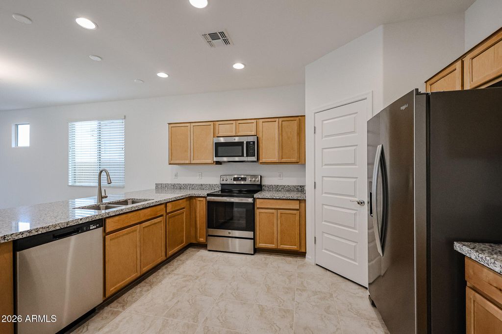 9011 W GEORGIA Avenue, Glendale, AZ 85305 — photo 2
