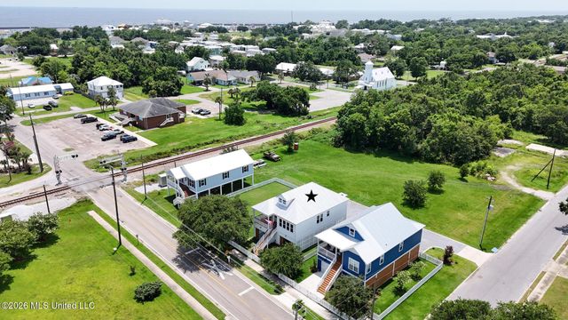 305 Davis Avenue, Pass Christian, MS 39571