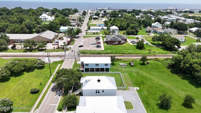 305 Davis Avenue, Pass Christian, MS 39571