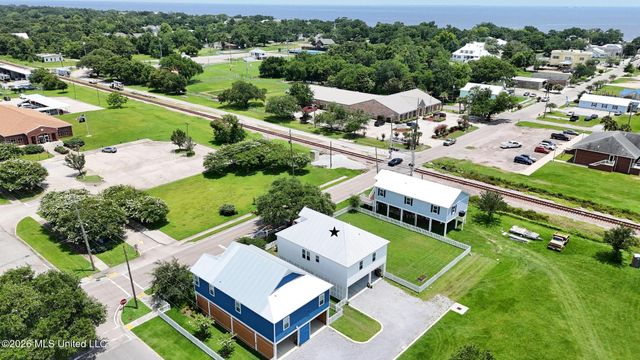 305 Davis Avenue, Pass Christian, MS 39571