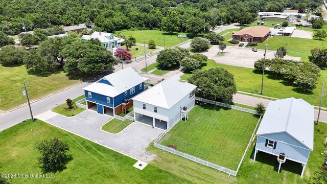 305 Davis Avenue, Pass Christian, MS 39571