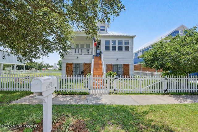 305 Davis Avenue, Pass Christian, MS 39571