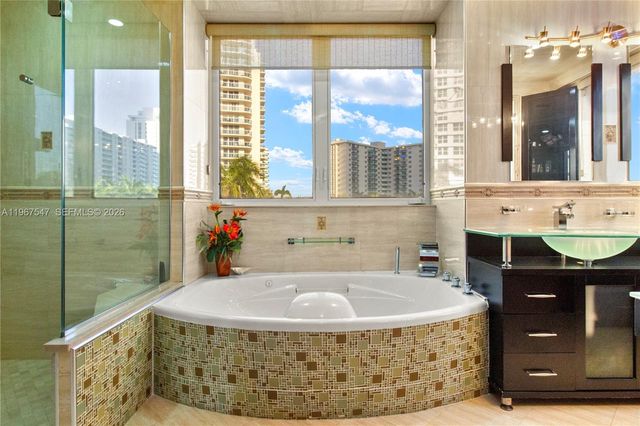 12 Seacrest Pkwy 3, Hollywood, FL 33019