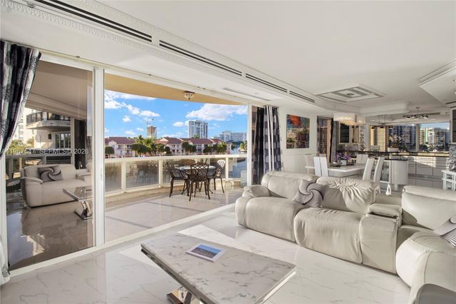 12 Seacrest Pkwy 3, Hollywood, FL 33019