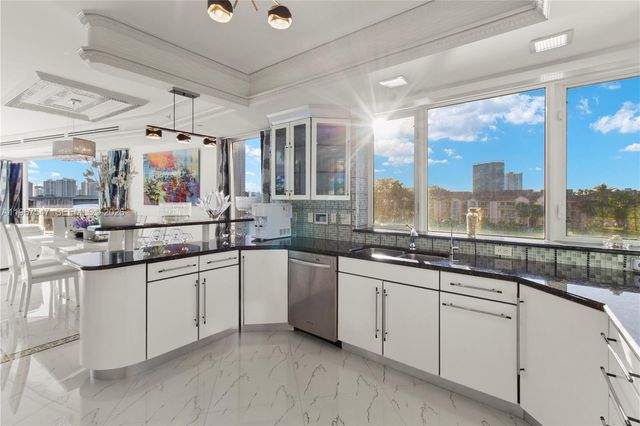 12 Seacrest Pkwy 3, Hollywood, FL 33019