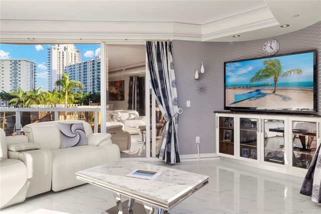 12 Seacrest Pkwy 3, Hollywood, FL 33019