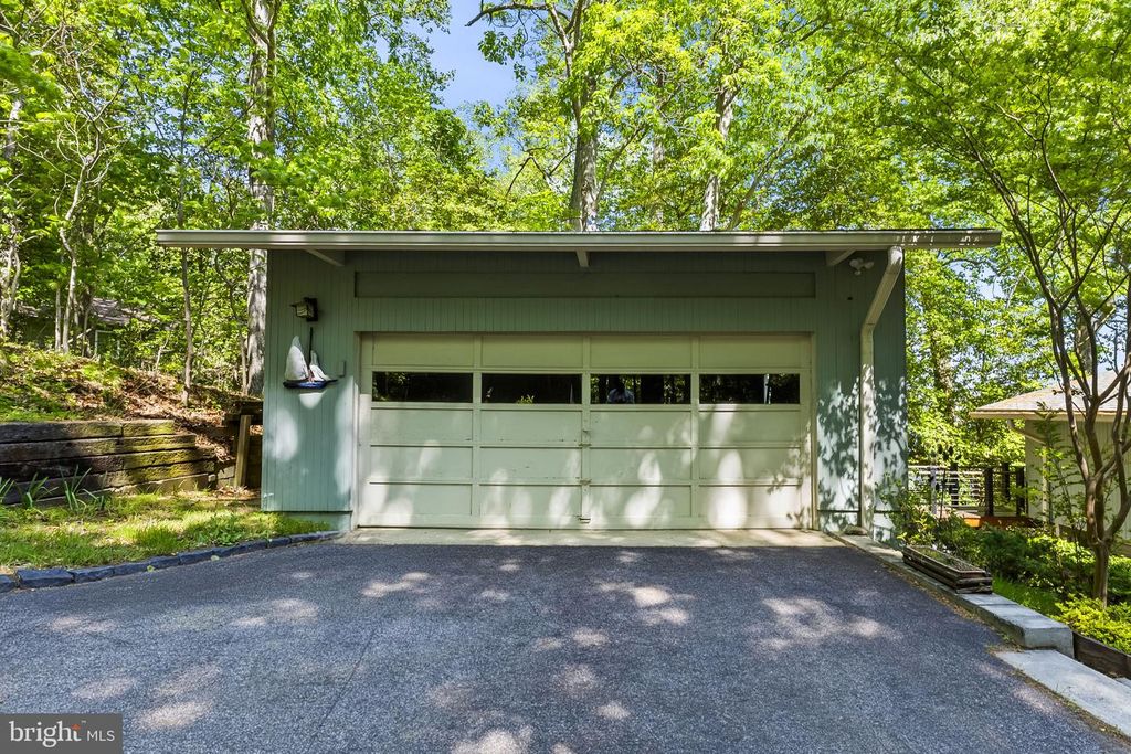 Image 35 of property listing at 12578 ALGONQUIN TRL TRL, Lusby, MD 20657