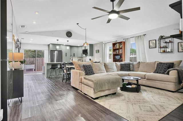 4444 SW 72nd Ter, Davie, FL 33314