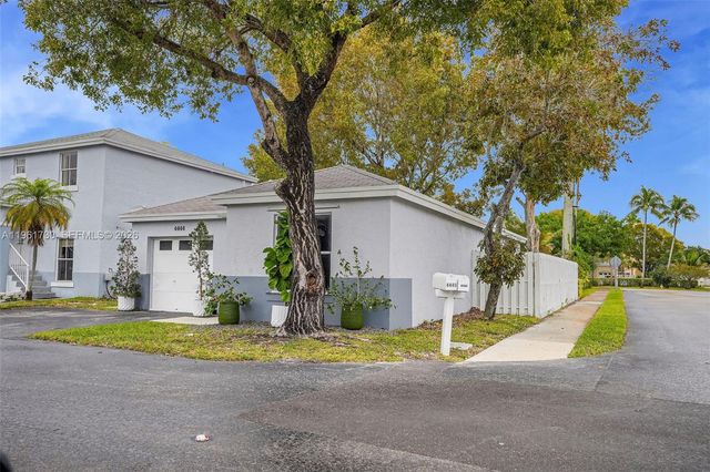 4444 SW 72nd Ter, Davie, FL 33314