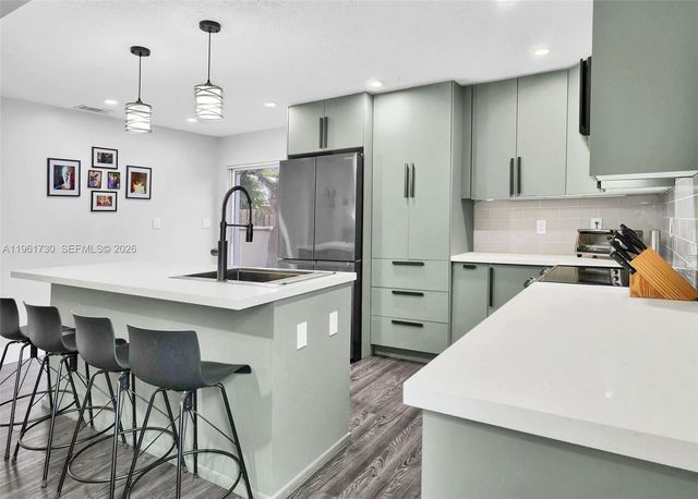 4444 SW 72nd Ter, Davie, FL 33314