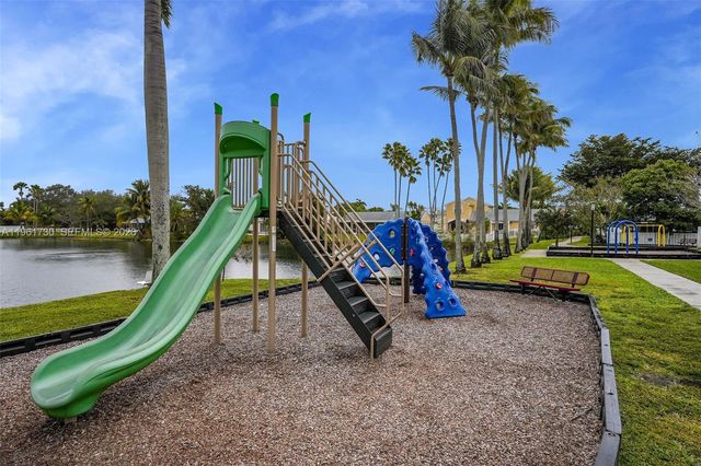 4444 SW 72nd Ter, Davie, FL 33314