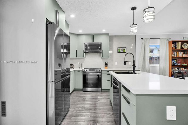 4444 SW 72nd Ter, Davie, FL 33314