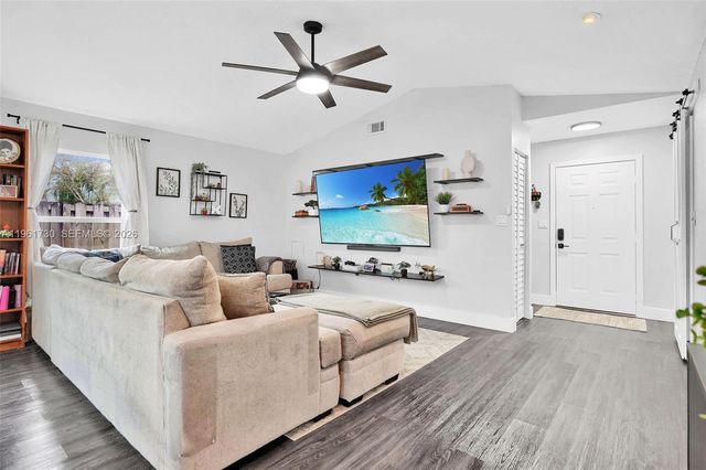 4444 SW 72nd Ter, Davie, FL 33314