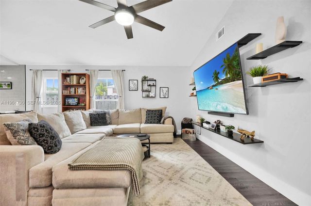 4444 SW 72nd Ter, Davie, FL 33314