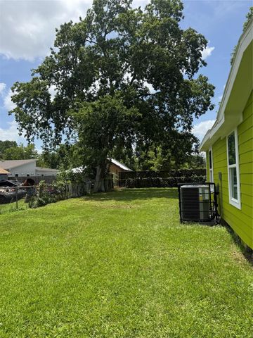 10437 Barnham Street, Houston, TX 77016