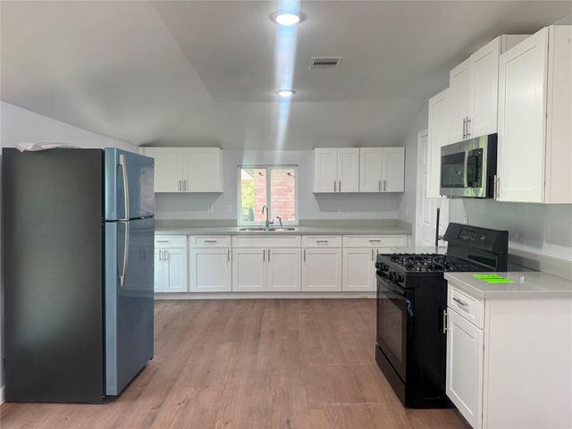 10437 Barnham Street, Houston, TX 77016