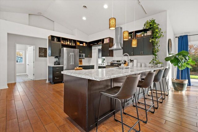 16801 W Roosevelt AVENUE, New Berlin, WI 53151