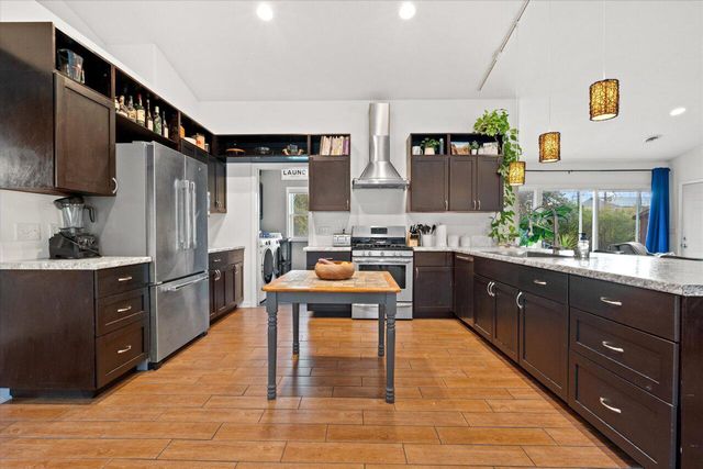 16801 W Roosevelt AVENUE, New Berlin, WI 53151