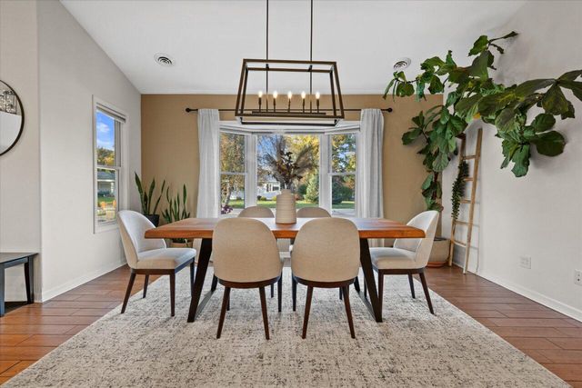 16801 W Roosevelt AVENUE, New Berlin, WI 53151