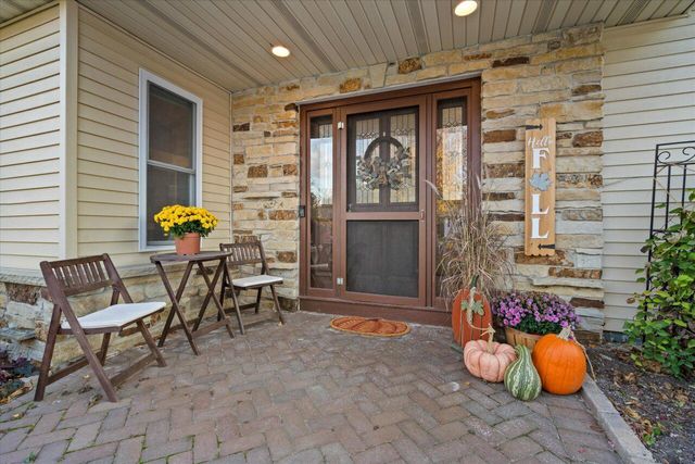 16801 W Roosevelt AVENUE, New Berlin, WI 53151