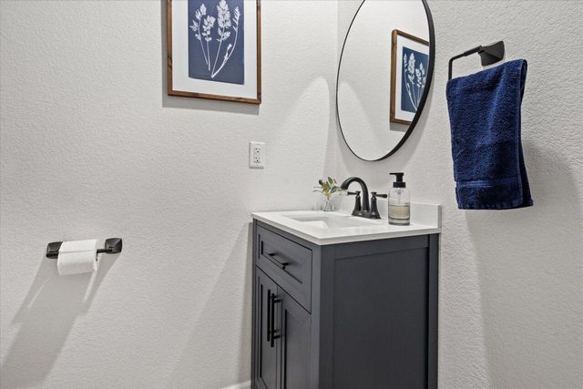 16801 W Roosevelt AVENUE, New Berlin, WI 53151