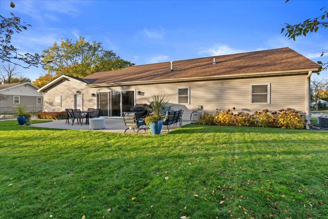 16801 W Roosevelt AVENUE, New Berlin, WI 53151