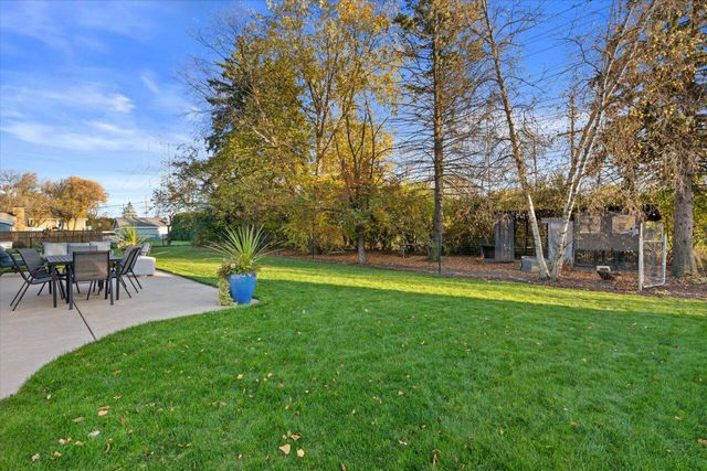 16801 W Roosevelt AVENUE, New Berlin, WI 53151