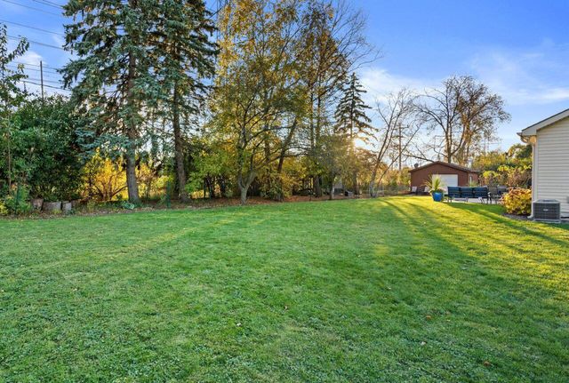 16801 W Roosevelt AVENUE, New Berlin, WI 53151