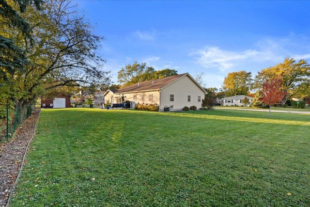 16801 W Roosevelt AVENUE, New Berlin, WI 53151