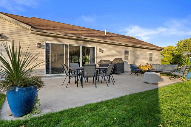 16801 W Roosevelt AVENUE, New Berlin, WI 53151