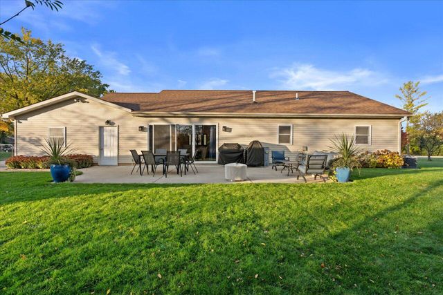 16801 W Roosevelt AVENUE, New Berlin, WI 53151