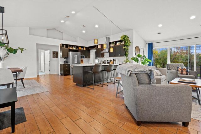 16801 W Roosevelt AVENUE, New Berlin, WI 53151