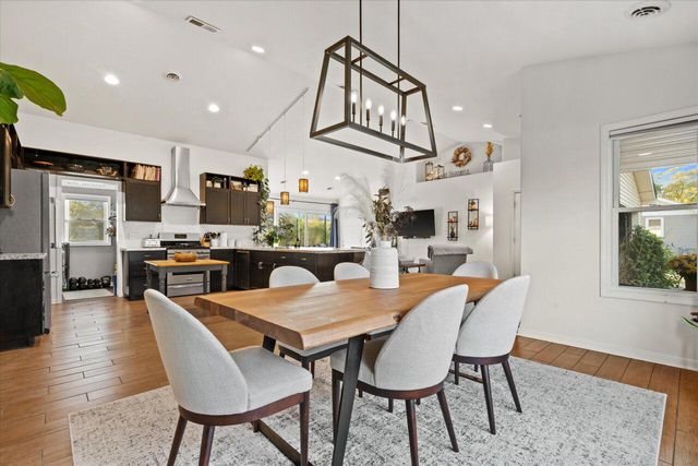 16801 W Roosevelt AVENUE, New Berlin, WI 53151