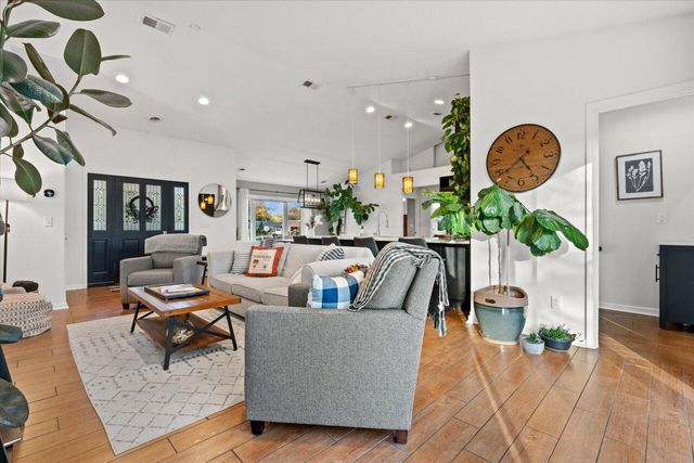 16801 W Roosevelt AVENUE, New Berlin, WI 53151