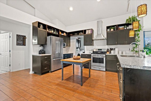 16801 W Roosevelt AVENUE, New Berlin, WI 53151