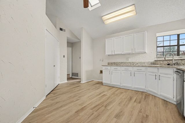 1622 Autumn Breeze Lane, Lewisville, TX 75077