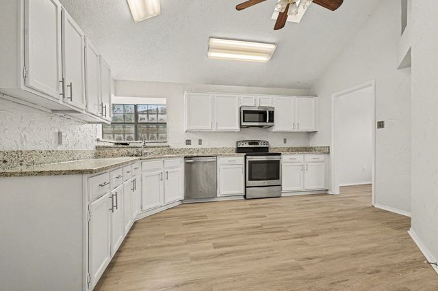 1622 Autumn Breeze Lane, Lewisville, TX 75077