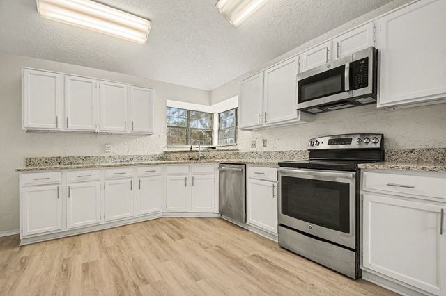 1622 Autumn Breeze Lane, Lewisville, TX 75077