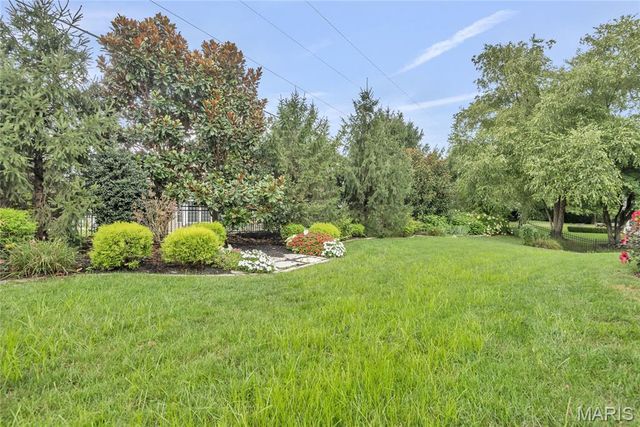 2154 White Lane Drive, Chesterfield, MO 63017