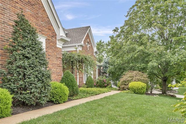 2154 White Lane Drive, Chesterfield, MO 63017
