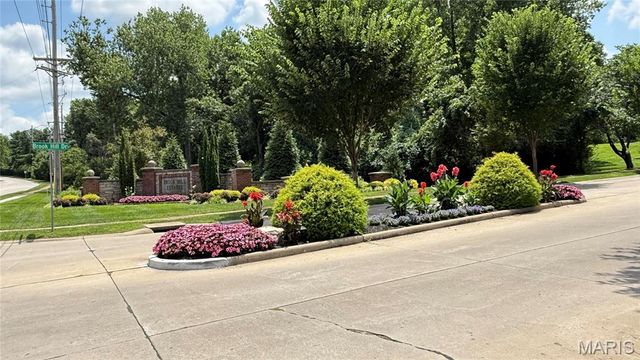 2154 White Lane Drive, Chesterfield, MO 63017