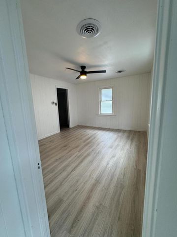 6929 13th AVENUE, Kenosha, WI 53143